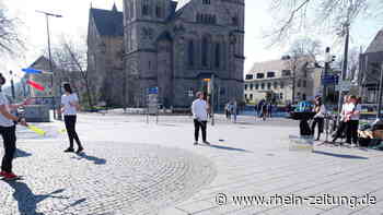 Straßenkunst für den guten Zweck: Koblenzer Jugendliche sammeln für die Ukraine - Rhein-Zeitung