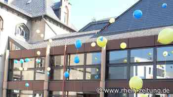 Luftballon-Aktion: Rund 400 BBS-Schüler zeigen Solidarität mit der Ukraine - Rhein-Zeitung
