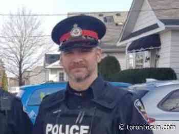Durham cop's quick actions saved man's life in Oshawa - Toronto Sun