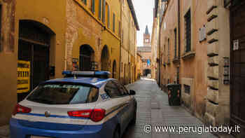 Foligno: la mamma litiga in piazza con il compagno, la figlia spaventata chiama la Polizia - PerugiaToday