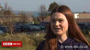 Exam-cancelled students in Cornwall prepare for A-Level exams - BBC