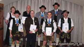 Alt Rosenheimer Trachtler begrüßen acht neue Mitglieder