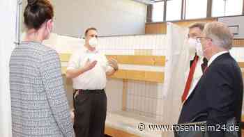 Landrat besucht Wasserburger Flüchtlingsunterkunft