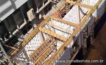 Notícias | Notícias: escada-de-emergencia-do-hospital-santa-terezinha-esta-em-execucao - Jornal Bom Dia