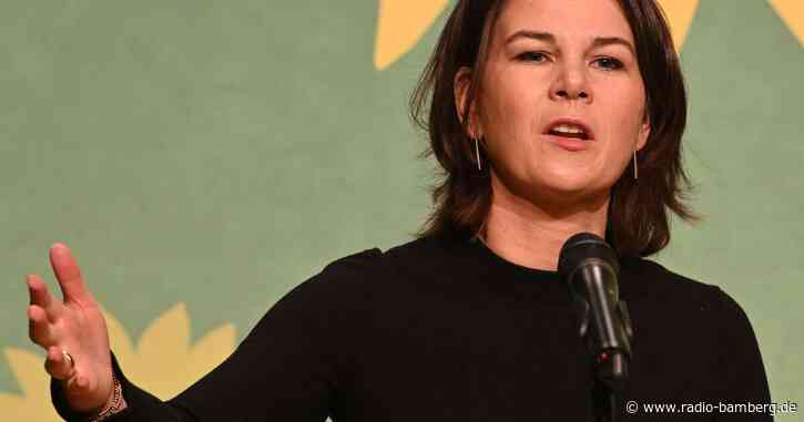 Baerbock rechtfertigt deutsche Waffenlieferungen an Ukraine