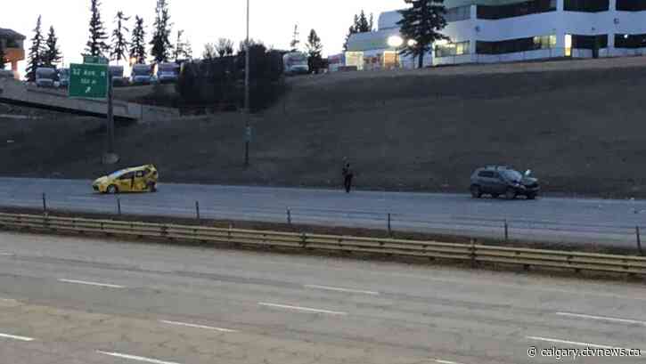 4 people sent to hospital after crash on Deerfoot Trail