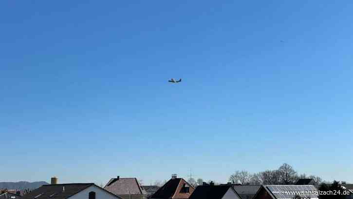 Gleich drei Flugzeuge der U.S. Air Force jagen über Töging: Nato demonstriert Stärke