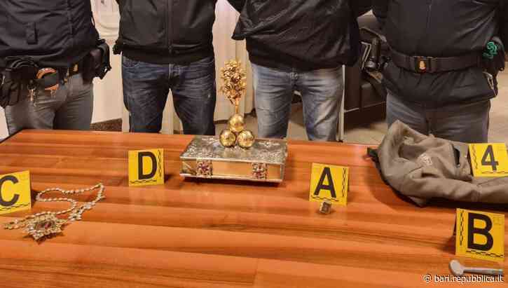 Bari, furto a San Nicola: ritrovato in un campo a Japigia il tesoro del patrono - La Repubblica