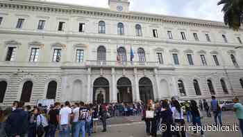 Covid, l'Ateneo di Bari torna alla Dad: prof e studenti sono divisi. De Fazio (Medicina): "Scene deprimenti". - La Repubblica