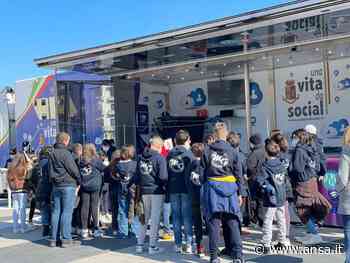 Cyberbullismo e social, studenti Bari incontrano poliziotti - Agenzia ANSA