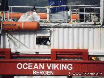 "I migranti devono sbarcare". Ocean Viking in pressing a largo della Sicilia
