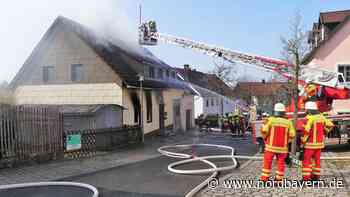 Beißender Qualm in der Innenstadt: Im Kiesweg brannte ein Haus - Nordbayern.de