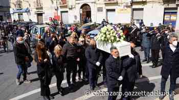 Crotone si stringe attorno alla bara bianca della piccola ucraina Taisiia VIDEO - Gazzetta del Sud - Edizione Catanzaro, Crotone, Vibo