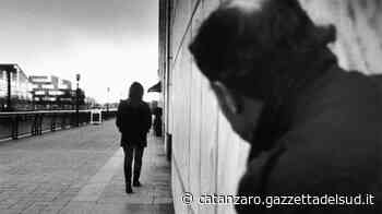 Coppia molestatrice a Crotone, domiciliari per l'uomo e divieto d'avvicinamento per la donna - Gazzetta del Sud - Edizione Catanzaro, Crotone, Vibo