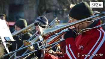 Wittenberge: Blechbläser probten auf dem Frische-Markt für ihr Konzert | svz.de - svz – Schweriner Volkszeitung