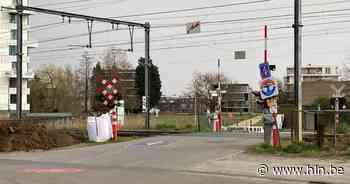 Spoorwegovergang aan Karel Du Boisstraat afgesloten - Het Laatste Nieuws