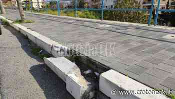 Crotone, ancora marciapiedi danneggiati lungo via Roma - CrotoneOK.it