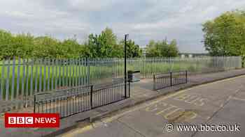 Hull bus stop abduction attempt investigated - BBC