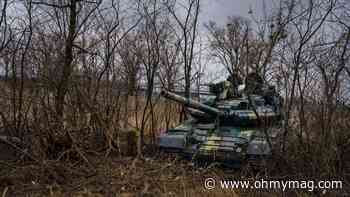 En Ukraine, ces automobilistes ridiculisent les chars russes de Poutine (VIDEO) - Ohmymag