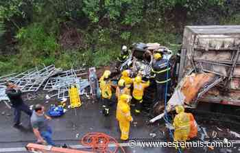 Motorista fica preso às ferragens após colisão entre carretas em Nova Itaberaba - Oeste Mais