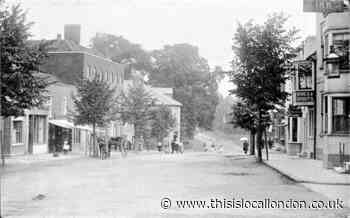 Many buildings remain from Epping High Street picture in 1900