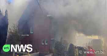 Grote uitslaande brand verwoest 2 huizen in Bornem, oudere man loopt ernstige brandwonden op - VRT NWS