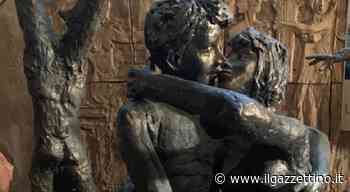 Il bacio finito in dono ad Asolo e lo sgarbo della statua scippata alla città murata - ilgazzettino.it