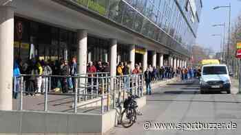 Fans von Dynamo Dresden stehen für Schalke-Karten Schlange - Sportbuzzer