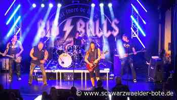 Coverband rockt Nagold: AC/DC-Klassiker reißen alle mit