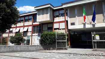 Prato, i bidelli scioperano contro guerra e Green pass. La rabbia dei genitori - Il Tirreno