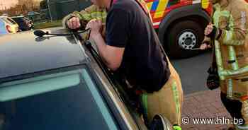 Brandweer moet opgesloten kind uit wagen bevrijden | Zemst | hln.be - Het Laatste Nieuws
