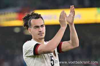 Theate toont dat hij optie is in de verdediging: &quot;Of die plaats in de verdediging voor mij is? Andere vraag...&quot;