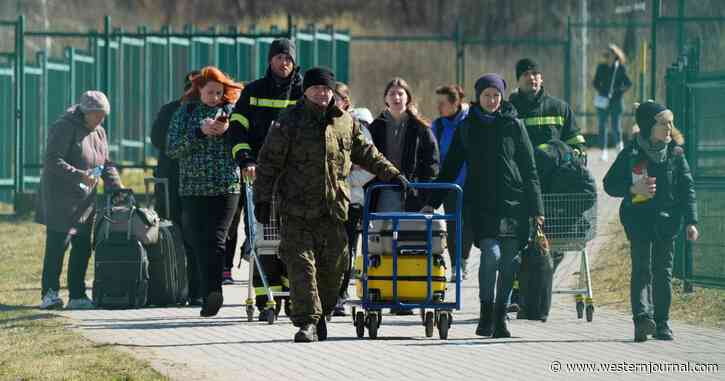 Hundreds of Ukrainian Refugees Determine the Easiest Way to Enter the US Is Through the Southern Border: Report