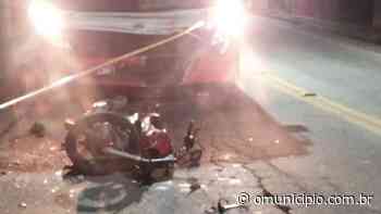 Três pessoas ficam feridas após colisão entre moto e ônibus em Brusque - O Município