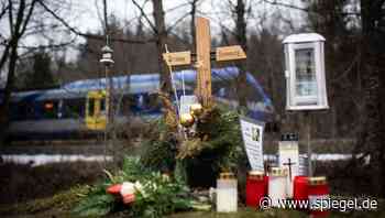 Katastrophe mit zwölf Toten: Bad Aibling gedenkt der Opfer des Zugunglücks - DER SPIEGEL