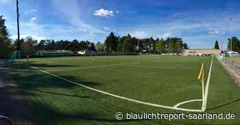 Schlimme Szenen: Spieler von Borussia Neunkirchen bricht auf Platz zusammen - Blaulichtreport-Saarland