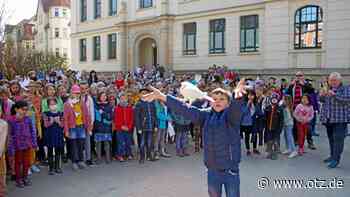 Friedenstauben starten an der Jenaer Westschule - Ostthüringer Zeitung