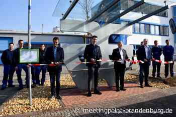 Metallbau Windeck-Azubis bauen Haltestelle im Gewerbegebiet Rietz / Neuer Halt für dem Regiobus 553 - Meetingpoint