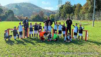 Steinen: Firma Busch spendiert dem FC Steinen-Höllstein vier Minitore - Steinen - www.verlagshaus-jaumann.de