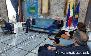 Cosenza, Franz Caruso inaugura un'opera scultorea dedicata a Lucio Battisti - Quotidiano online