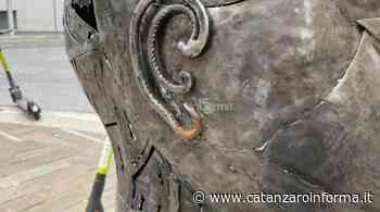 Danneggiata per la seconda volta l’opera di Loreti. Sottratto nuovamente l’orecchino - CatanzaroInforma