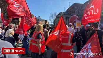 Coventry bin strikes: Union suspends 11 Labour councillors