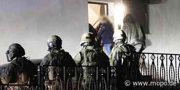 Bei Razzien: Polizei findet Drogen, Waffen, Luxusuhren – und Blanko-Impfpässe! - Mopo.de