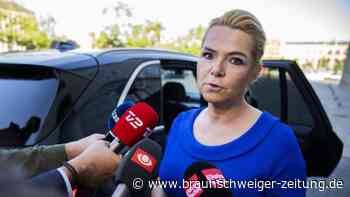 Ex-Ministerin Støjberg verbüßt Strafe mit Fußfessel