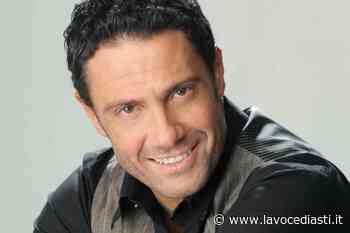 Venerdì 1 aprile al Teatro Alfieri Marco Falaguasta è protagonista di "Neanche il tempo di piacersi" - LaVoceDiAsti.it