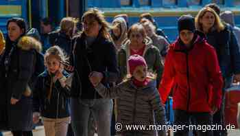 Ukraine-News: Kreml besorgt wegen Bidens Äußerungen zu Putin, CDU dringt auf Registrierung von Ukraine-Flüchtlingen