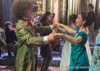 Da Gallarate a Bridgerton: Lorenzo ballerino per una sera al lancio della serie Netflix - varesenews.it