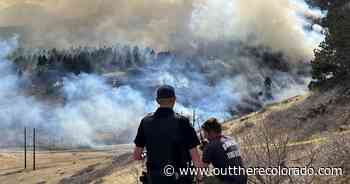 [VIDEO] Hikers flee wildfire as smoke billows from forest in Colorado - Out There Colorado