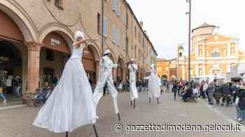 Al "Best Carpi" gli “Angeli senza fili” danzano in centro e incantano Piazza Martiri - La Gazzetta di Modena