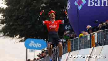 Tirreno-Adriatico, i big sbagliano percorso: a Fermo vince Barguil - la Repubblica